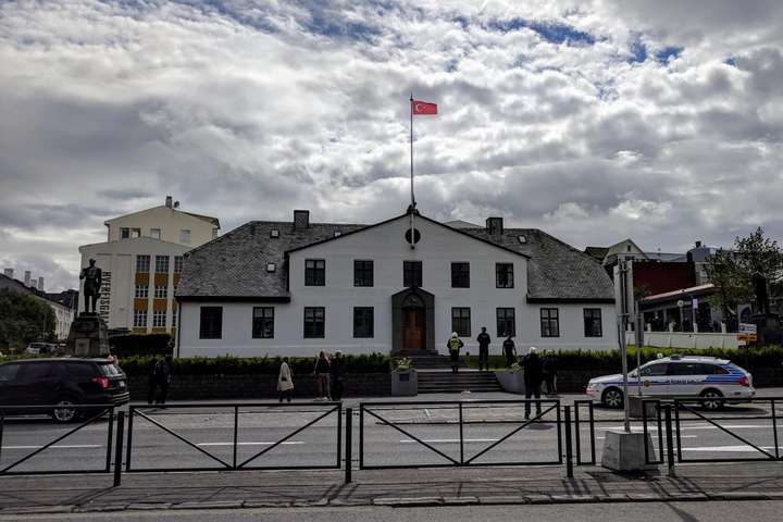 Bróðir Hauks handtekinn fyrir að flagga tyrkneska fánanum á Stjórnarráðshúsinu